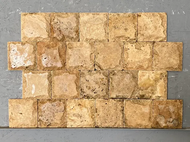 Брусчатка из ТРАВЕРТИНА колотая 150x150x30 мм, код 9326