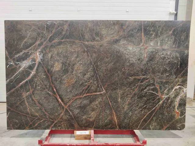 Слэб из мрамора BIDASAR GREEN полированный 3050x1840x30 мм, код 18779