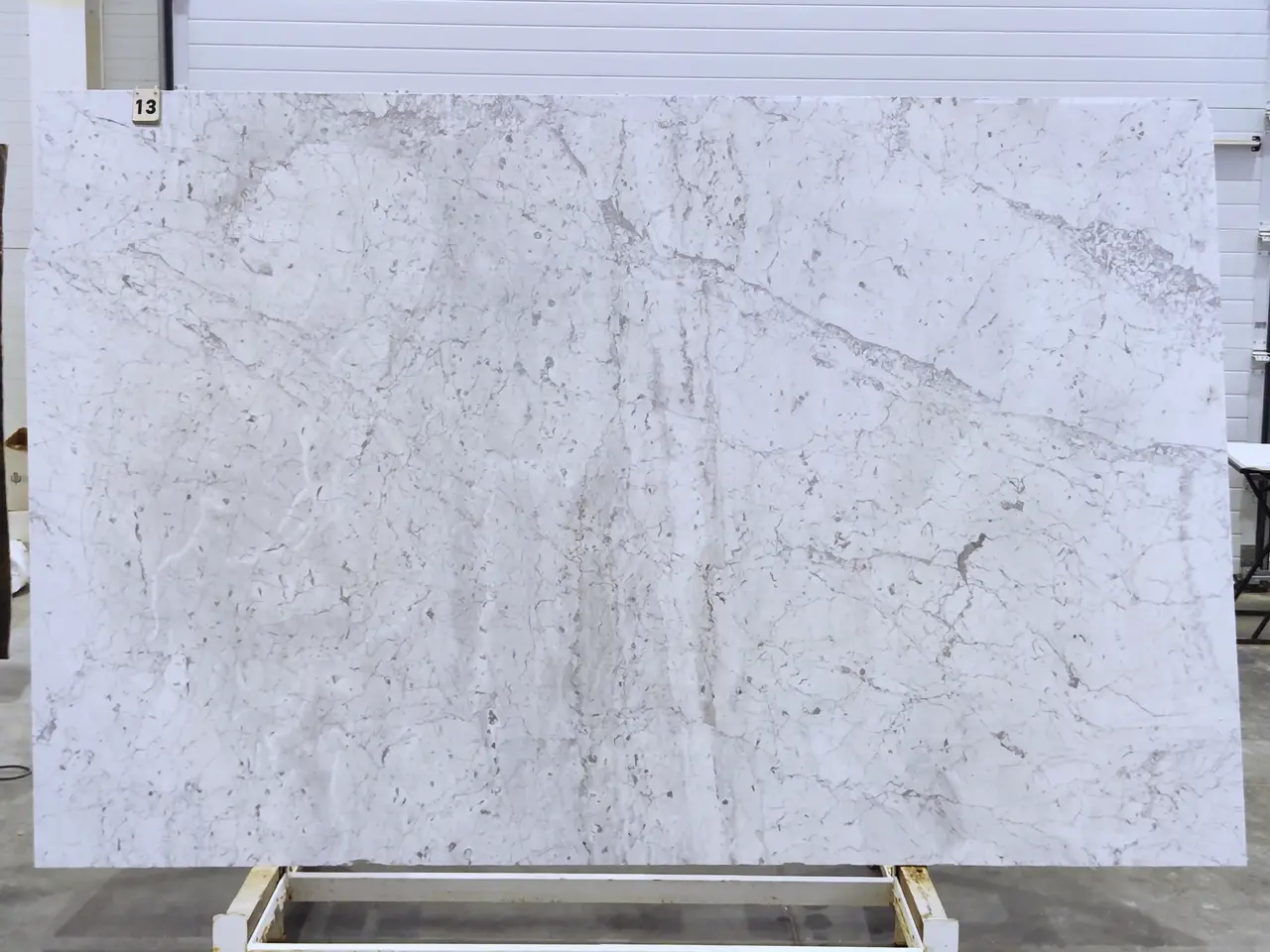 Слэб из мрамора BIANCO CARRARA С полированный 2990x1900x20 мм, код 28743