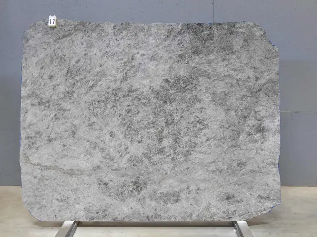 Слэб из мрамора TUNDRA BLUE полированный 2100x1750x18 мм, код 26373