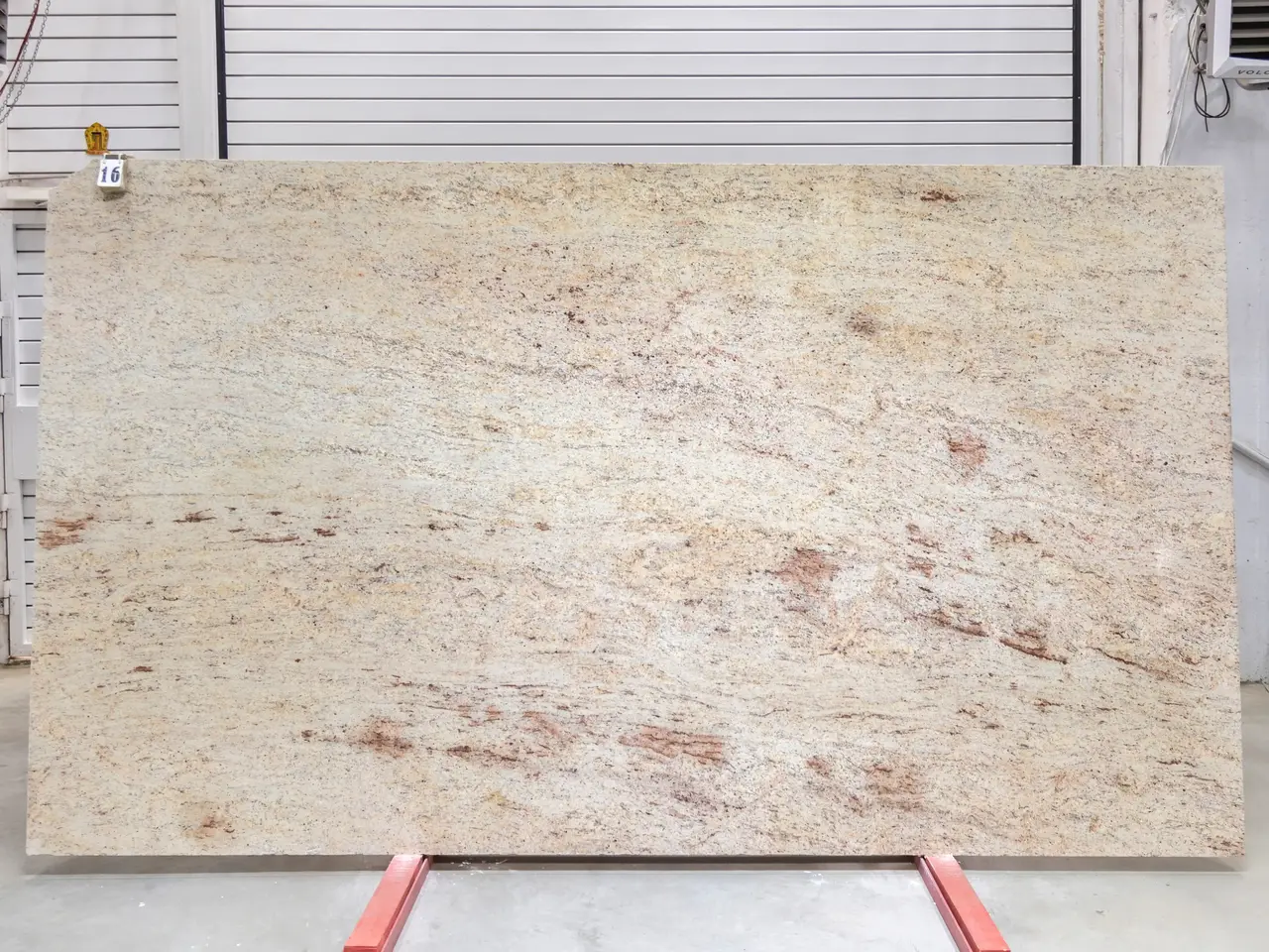 Слэб из гранита IVORY BROWN полированный 3400x1950x30 мм, код 25791