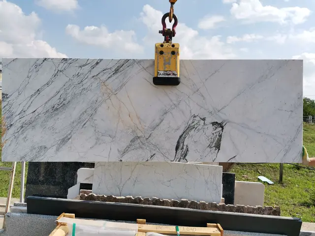 Полоса из мрамора STATUARIO полированный 2400x830x20 мм, код 17593