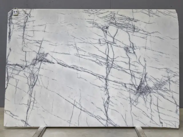 Слэб из мрамора LILAC PREMIUM полированный 2650x1850x20 мм, код 26194