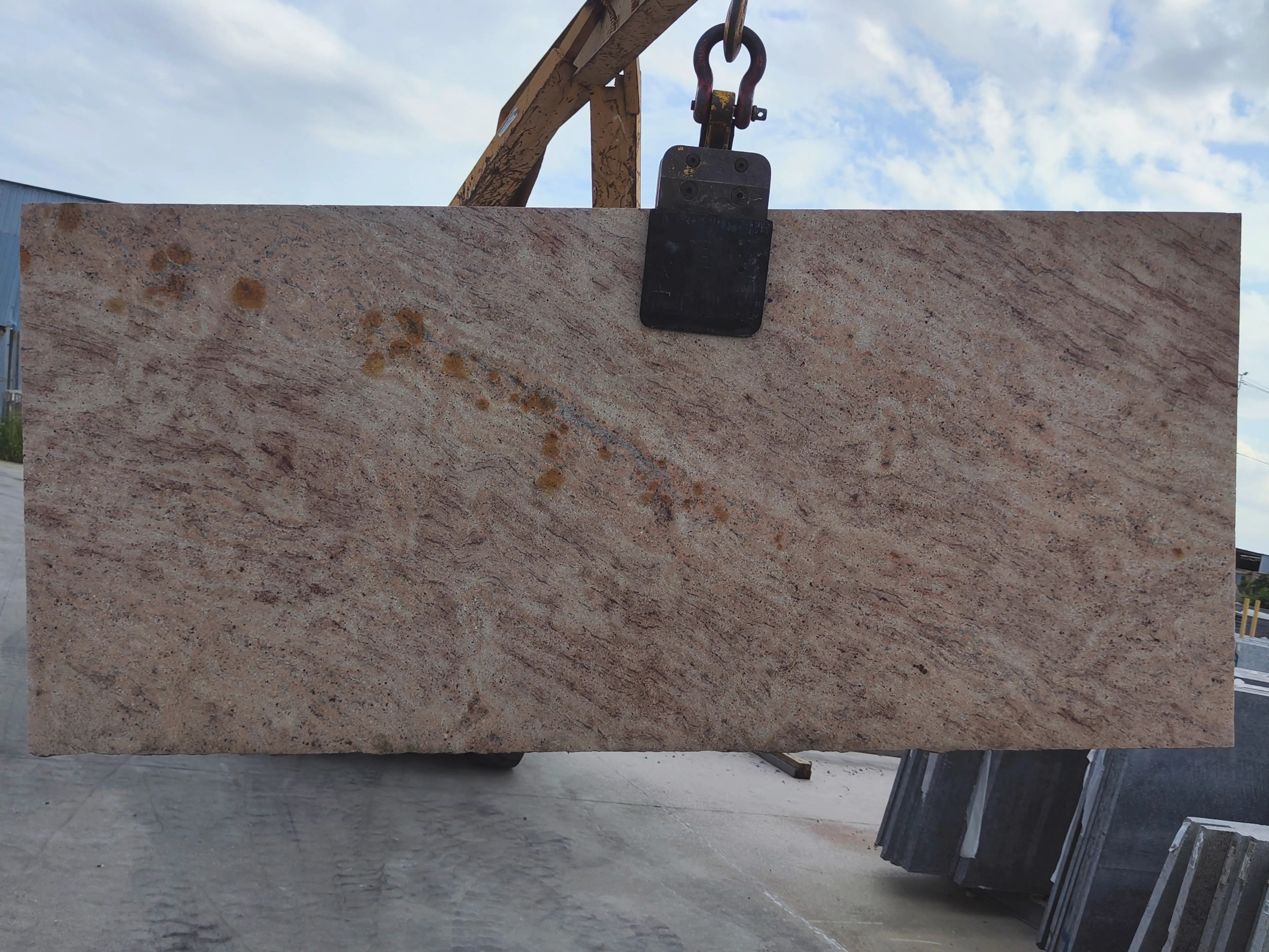 Полоса из гранита IVORY BROWN полированный 2120x950x30 мм, код 25576