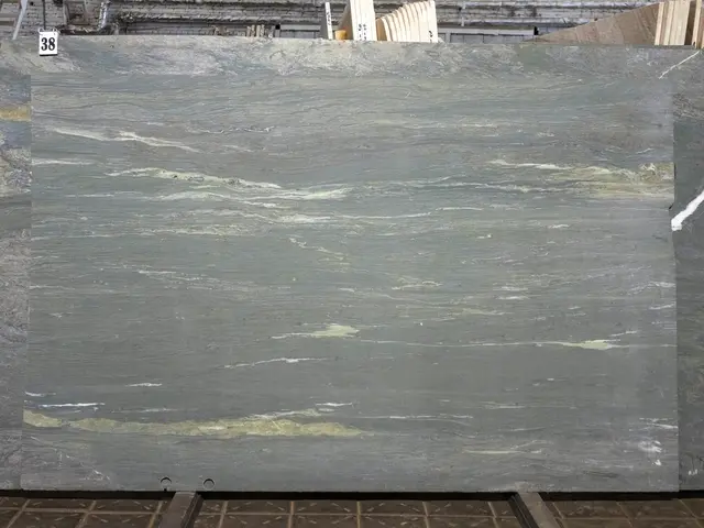 Слэб из мрамора GREEN VELVET антик 2350x1500x20 мм, код 27609