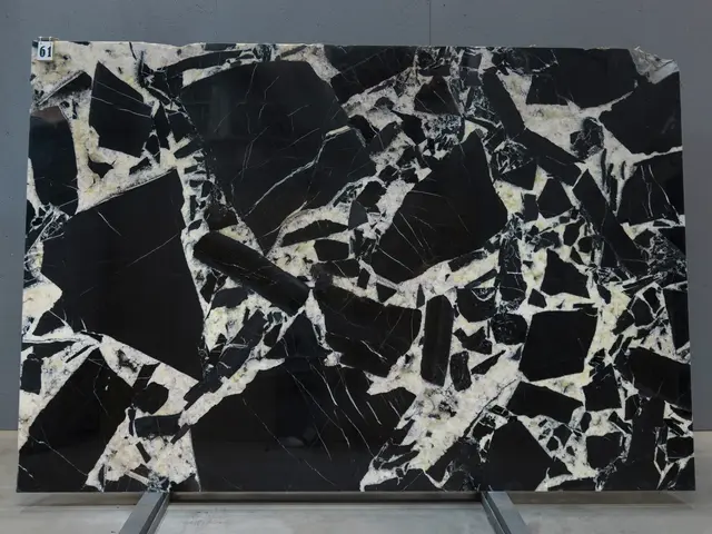 Слэб из кварцита GRAND NOIR полированный 2930x1850x20 мм, код 28318