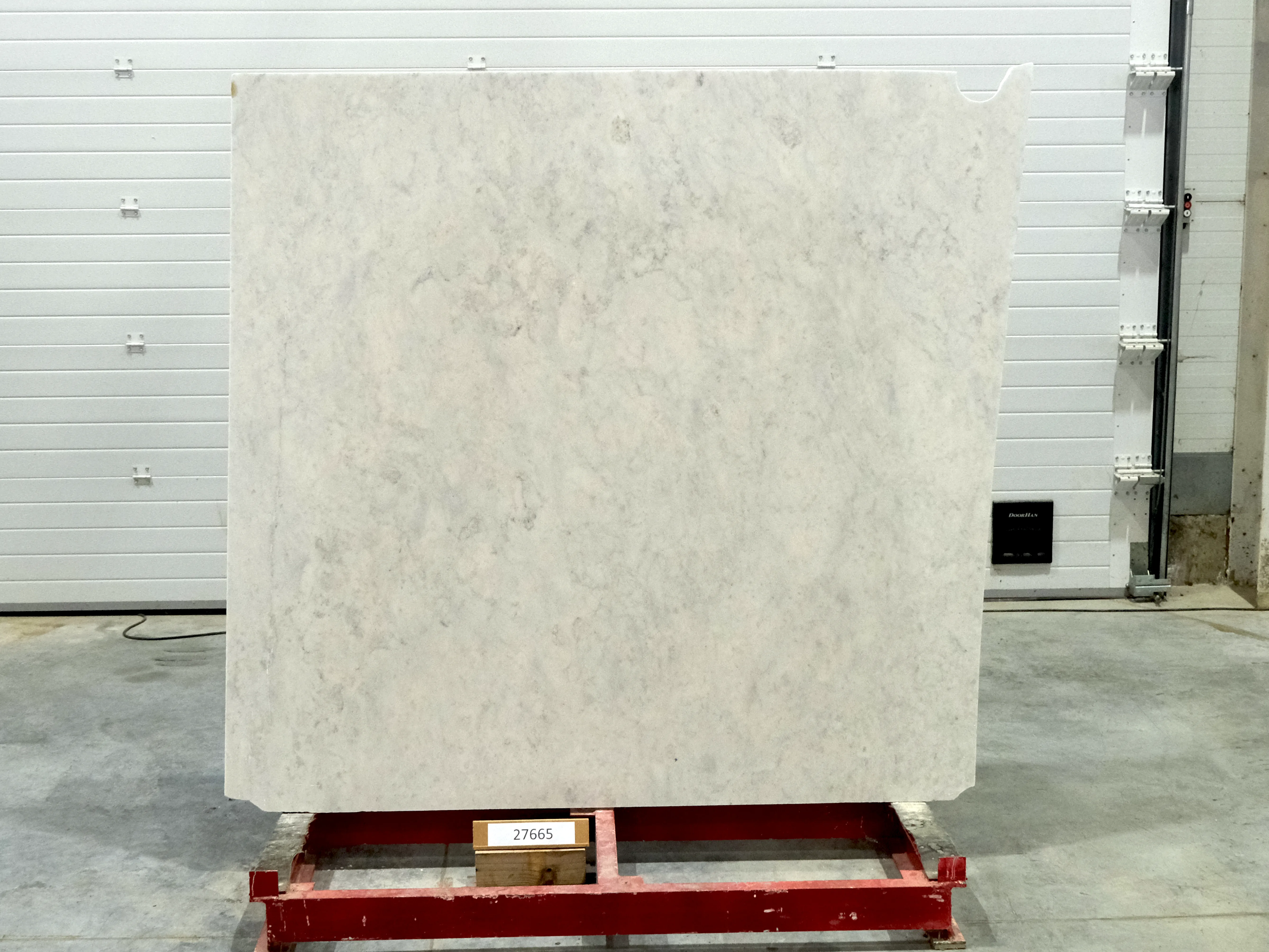 Слэб из мрамора KOELGA полированный 1700x1700x20 мм, код 27665