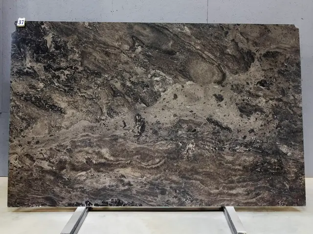 Слэб из мрамора MYSTIC BROWN FIERA LEATHER 2950x1830x20 мм, код 28262