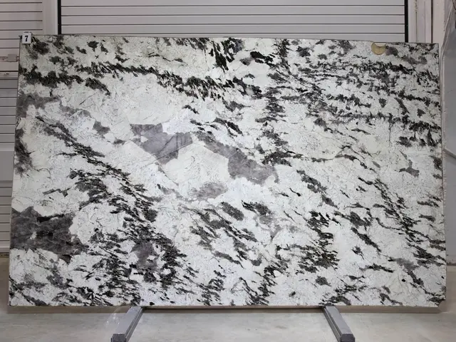 Слэб из кварцита TOURMALINE ICE полированный 3260x1990x20 мм, код 25713