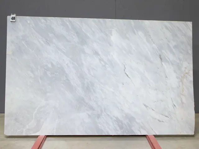 Слэб из мрамора BARGILIO APUANO LIGHT полированный 2550x1550x20 мм, код 26546