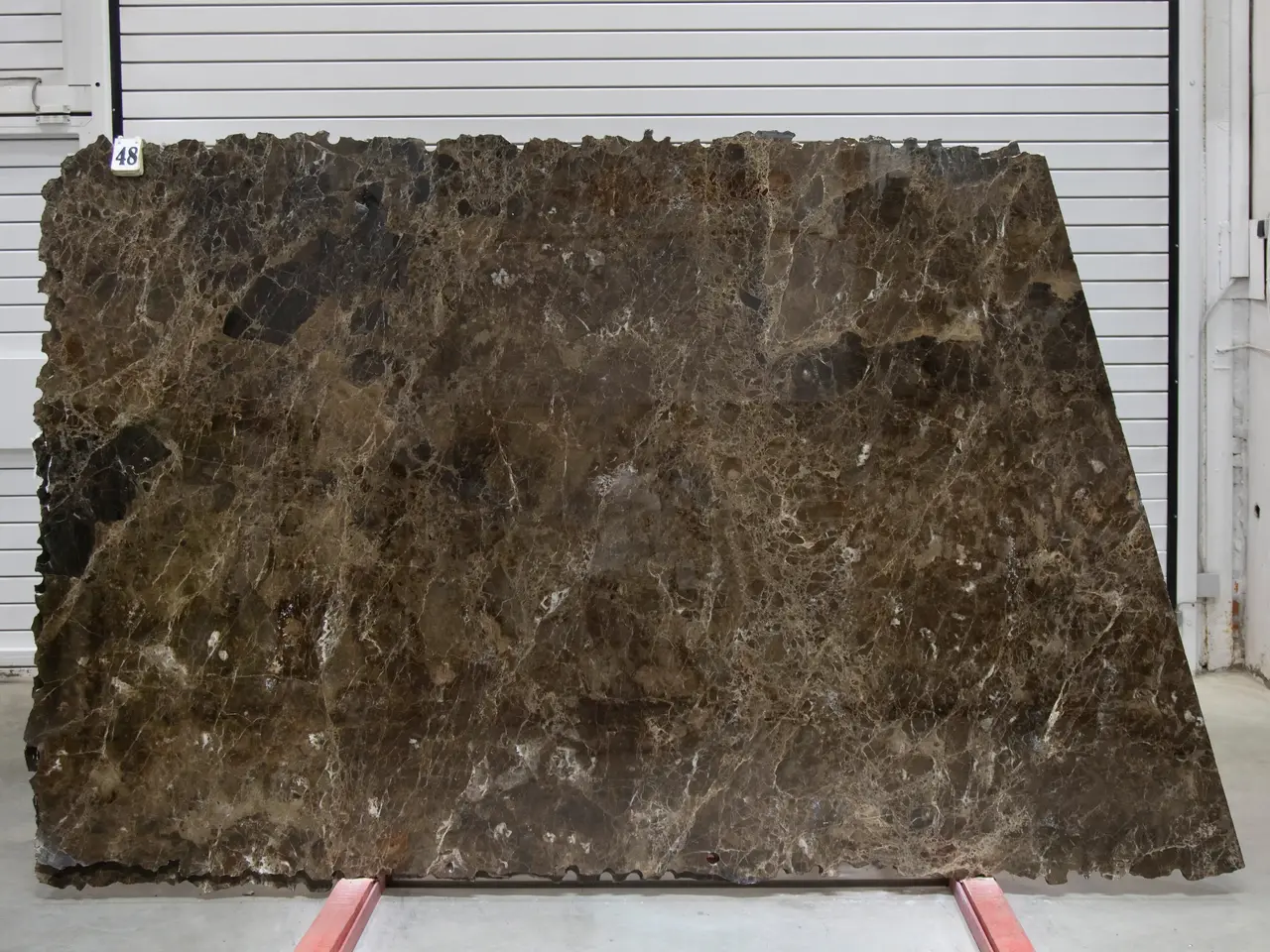 Слэб из мрамора EMPERADOR DARK полированный 2450x1720x20 мм, код 25807