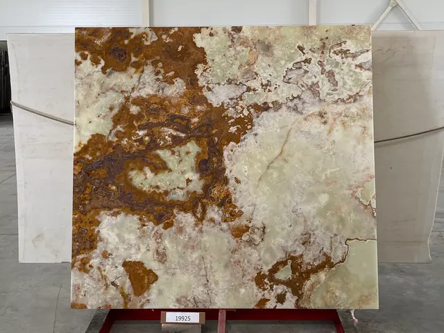 Слэб из оникса VERDE полированный 1940x1800x20 мм, код 19925