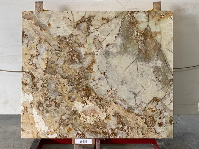 Слэб из оникса VERDE полированный 1900x1600x20 мм, код 19651