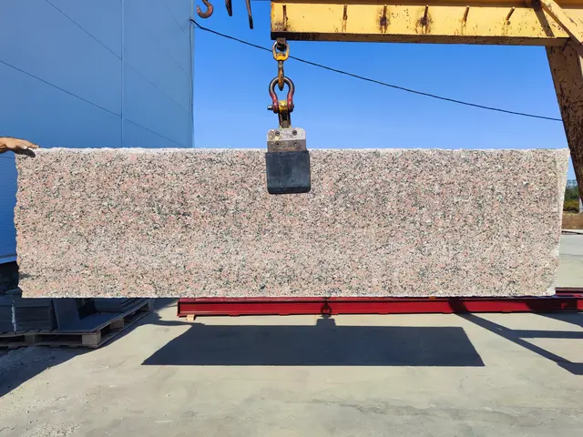 Полоса из гранита RED ASWAN полированный 2530x700x20 мм, код 21966
