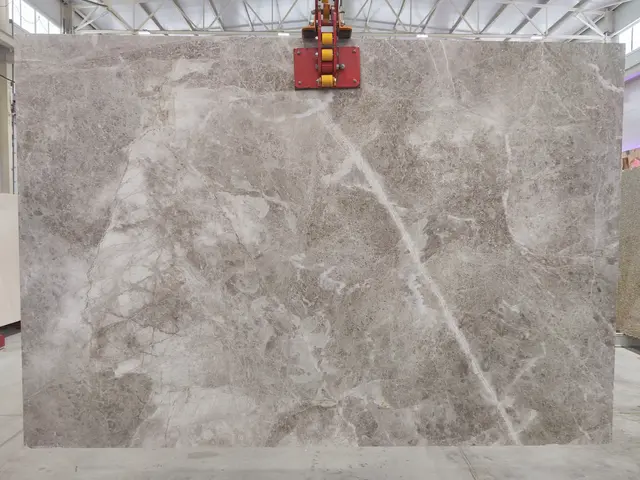 Слэб из мрамора MONTE GRAY полированный 2380x1600x20 мм, код 24451