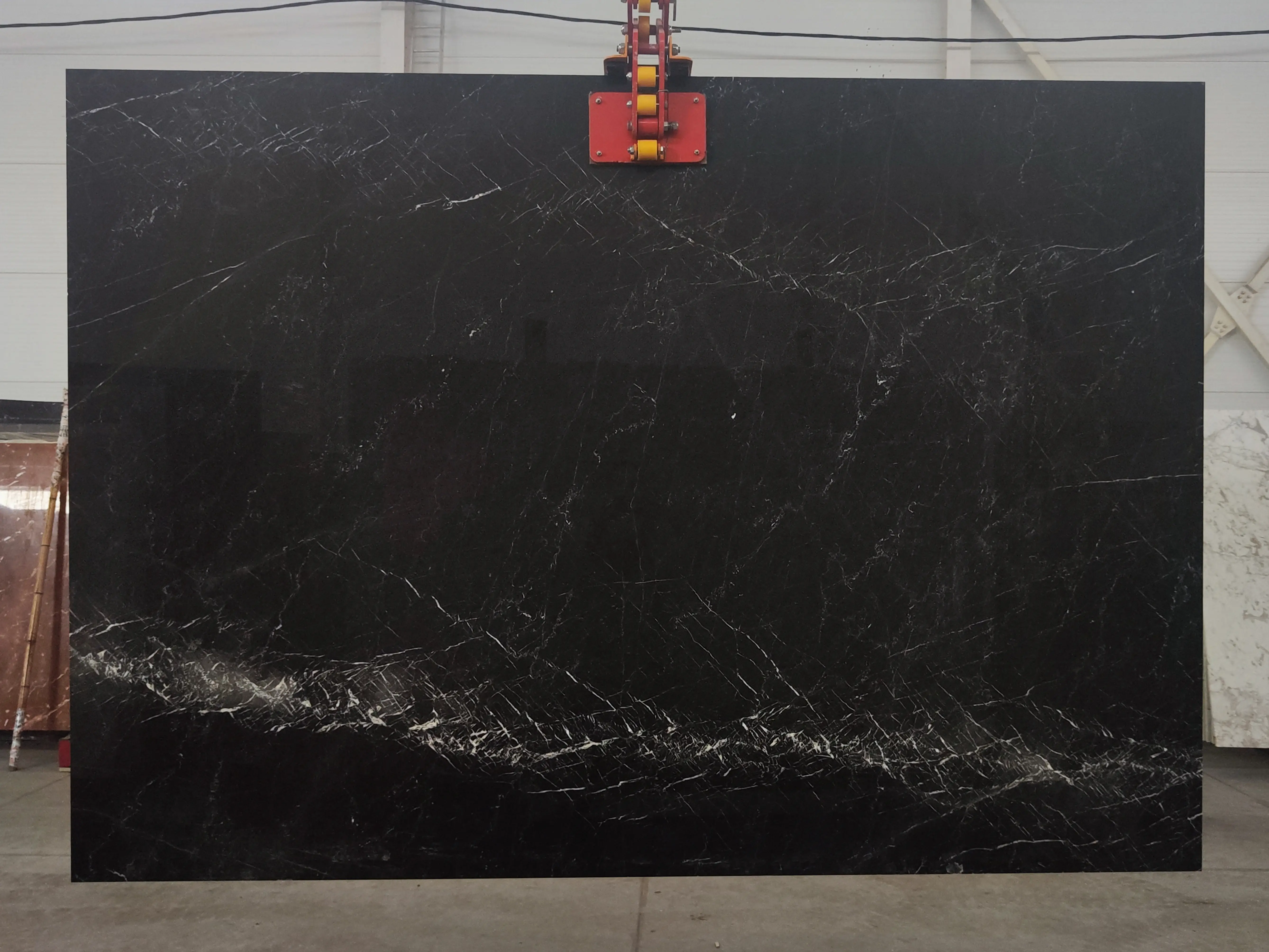 Слэб из мрамора NERO MARQUINA 2550x1750x20 мм, код 24403
