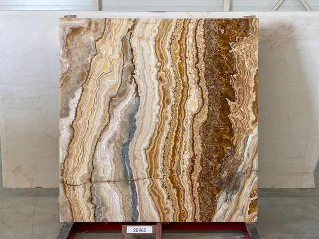 Слэб из оникса ONICE ROMANTIC BROWN полированный 1650x1700x20 мм, код 20962