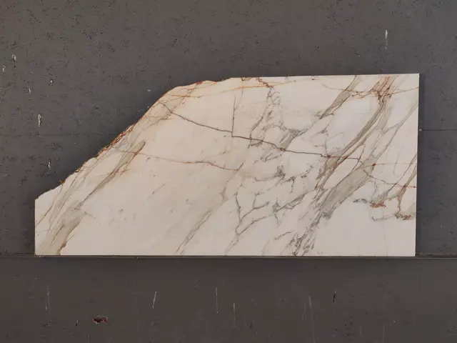 Полоса из мрамора ARABESCATO GOLD полированный 1100x700x20 мм, код 13825