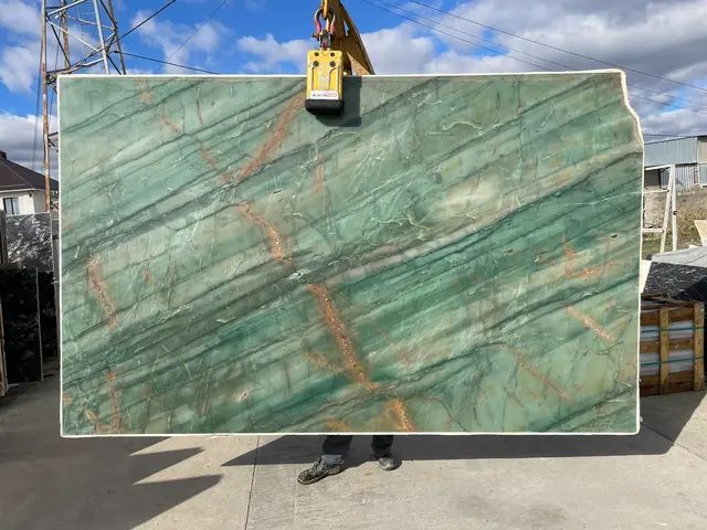 Слэб из кварцита DA VINCI полированный 3220x2000x20 мм, код 15811