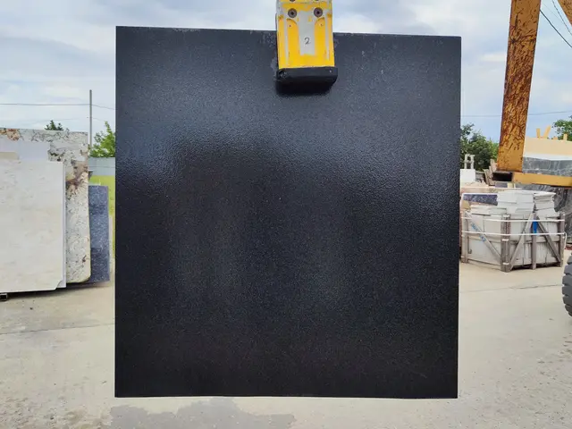 Слэб из гранита ABSOLUTE BLACK LEATHER 1260x1330x20 мм, код 24907