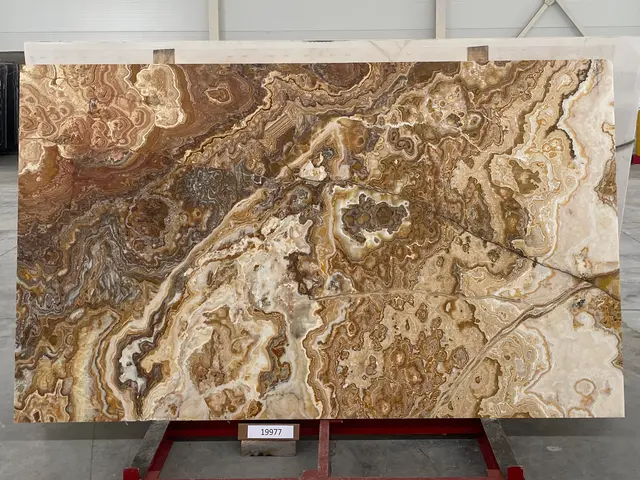 Слэб из оникса ONICE ROMANTIC BROWN полированный 2800x1650x20 мм, код 19977