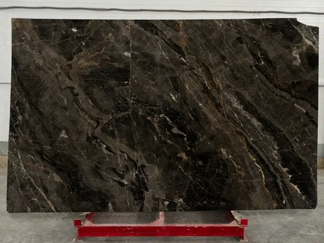 Слэб из мрамора SAINT PELAGIA полированный 3010x1860x20 мм, код 24495