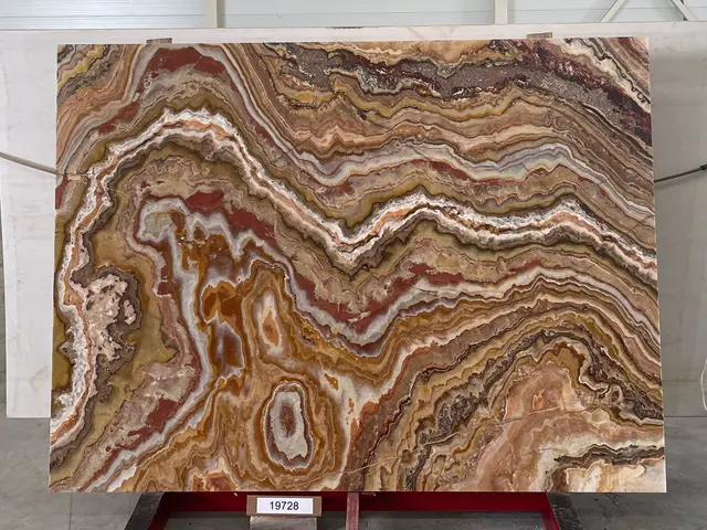 Слэб из оникса ONICE ROMANTIC BROWN полированный 2300x1700x20 мм, код 19728