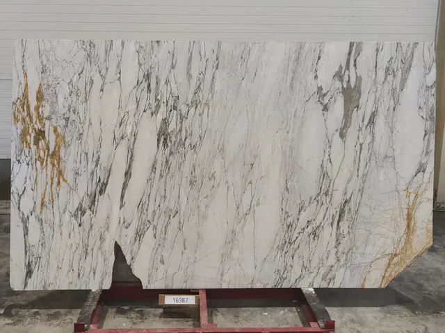 Слэб из мрамора STATUARIO полированный 2780x1760x20 мм, код 16387