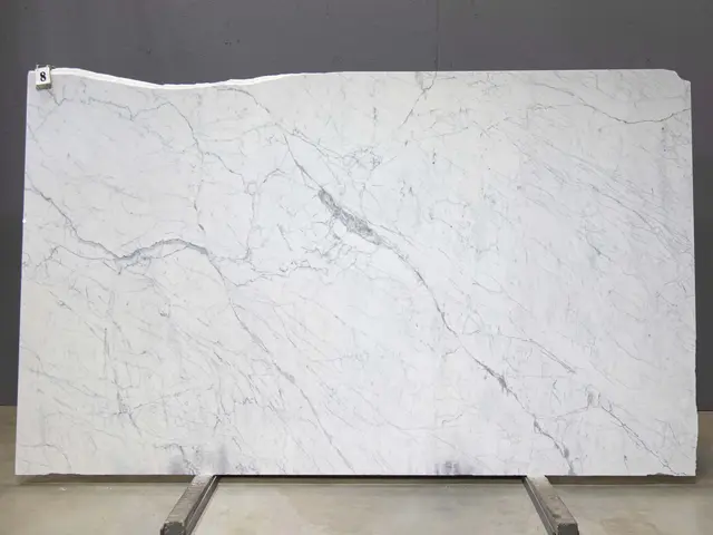 Слэб из мрамора STATUARIETTO PREMIUM полированный 3050x1700x20 мм, код 26214