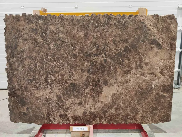 Слэб из мрамора EMPERADOR DARK полированный 2300x1480x30 мм, код 21251