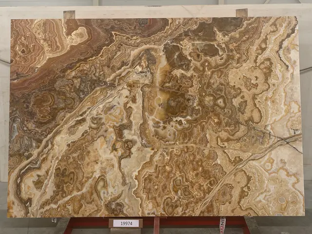 Слэб из оникса ONICE ROMANTIC BROWN полированный 2450x1650x20 мм, код 19974