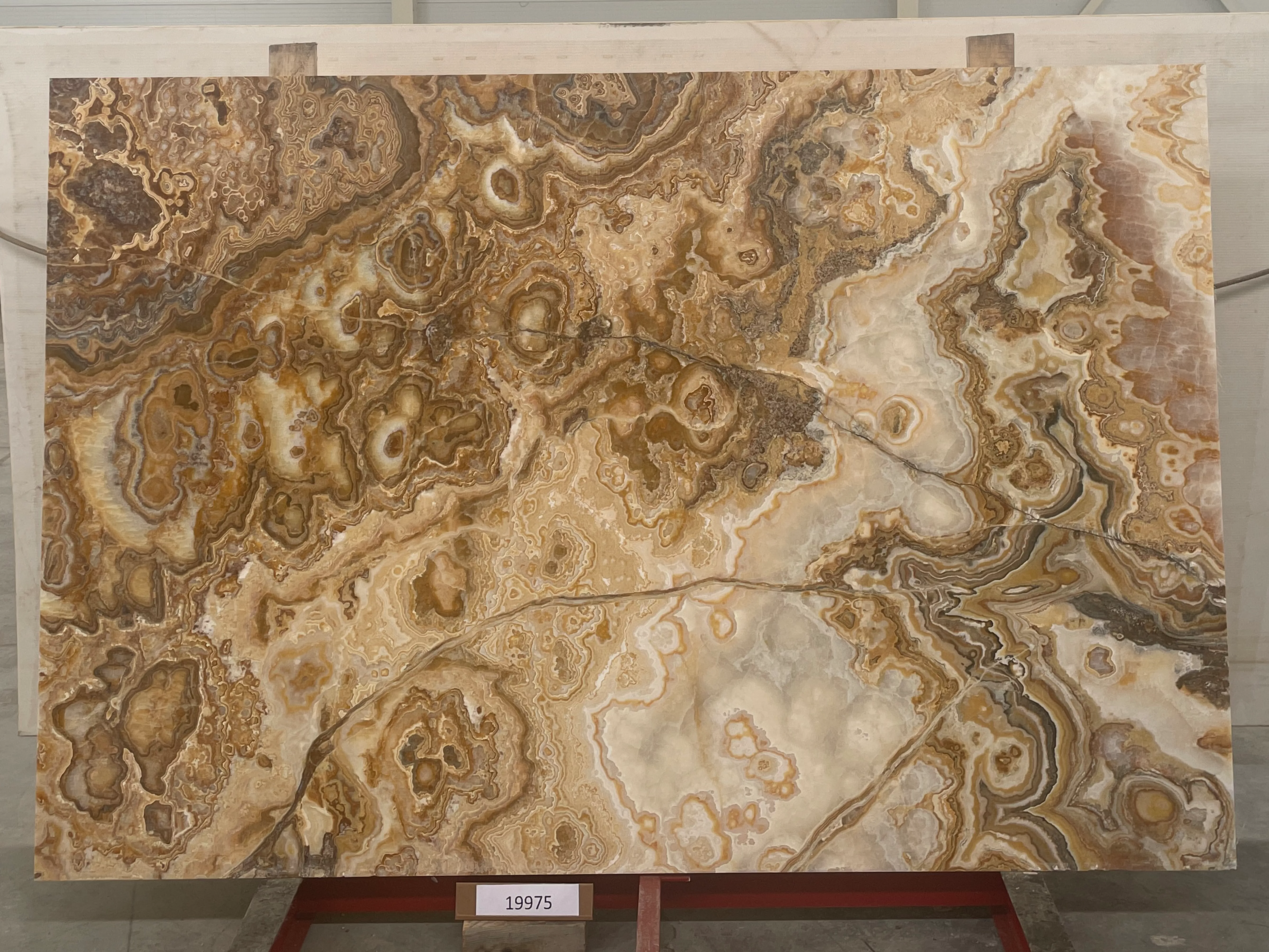 Слэб из оникса ONICE ROMANTIC BROWN полированный 2450x1650x20 мм, код 19975