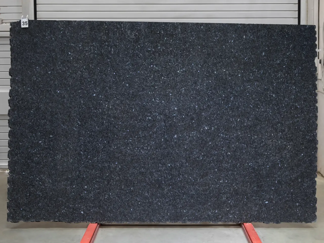 Слэб из лабрадорита BLUE PEARL полированный 2930x1910x20 мм, код 28474