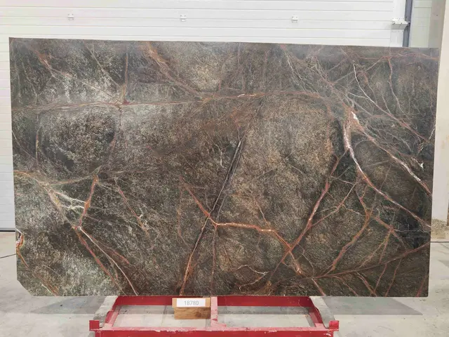 Слэб из мрамора BIDASAR GREEN полированный 3020x1820x30 мм, код 18780