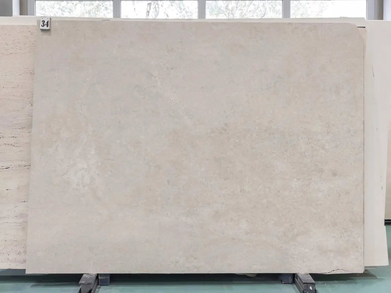 Слэб из мрамора OTTOMAN BEIGE полированный 2340x1740x20 мм, код 26582