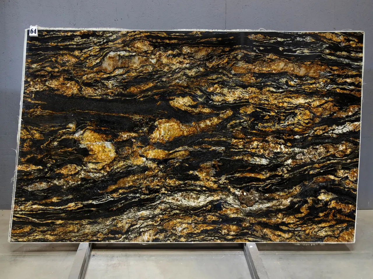 Слэб из гранита BLACK TAURUS полированный 2950x1880x20 мм, код 28768