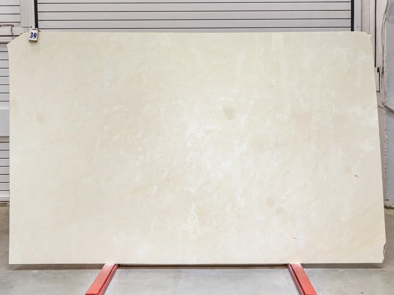 Слэб из мрамора CREMA MARFIL EXTRA полированный 3050x1860x20 мм, код 25744