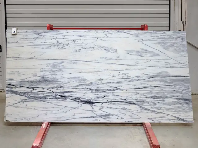 Слэб из мрамора CALACATTA OPTIMA полированный 2650x1300x20 мм, код 28123