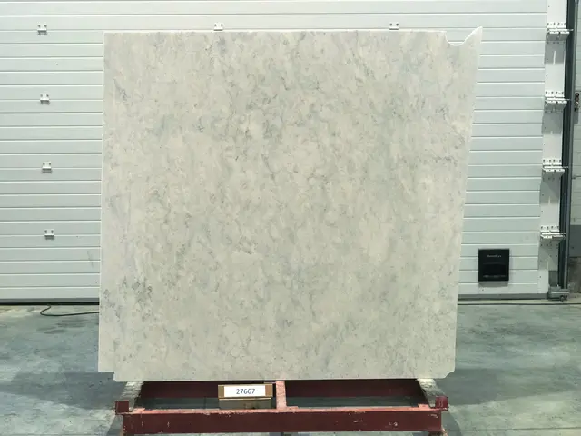 Слэб из мрамора KOELGA полированный 1700x1700x20 мм, код 27667