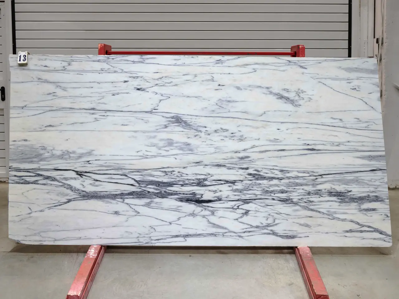 Слэб из мрамора CALACATTA OPTIMA полированный 2650x1300x20 мм, код 28131