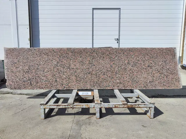 Полоса из гранита RED ASWAN полированный 3050x700x30 мм, код 22125