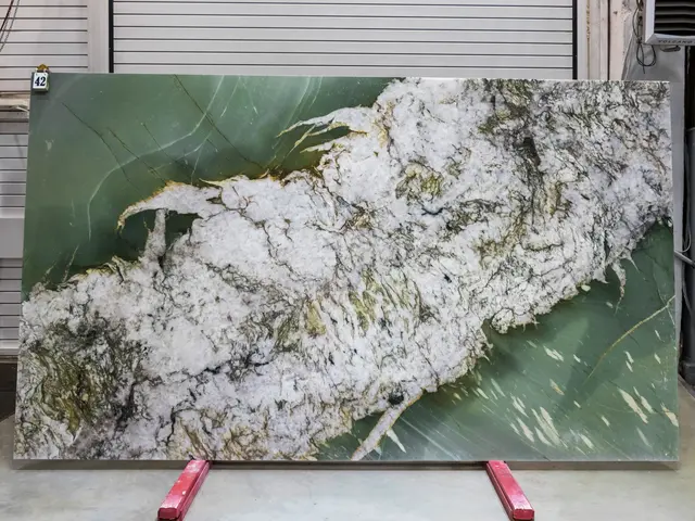 Слэб из кварцита RIO GRANDE полированный 3350x2000x20 мм, код 28451