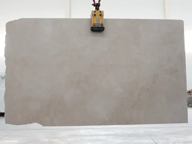 Слэб из мрамора CREMA MARFIL EXTRA полированный 2800x1550x20 мм, код 19282