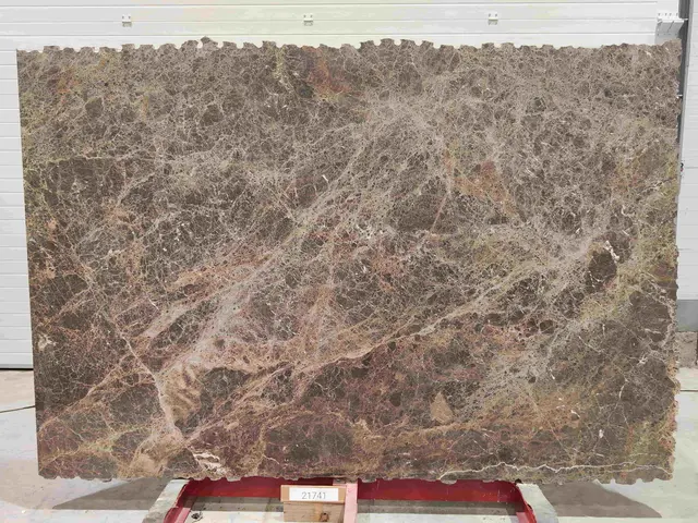 Слэб из мрамора EMPERADOR DARK полированный 2800x1850x30 мм, код 21741