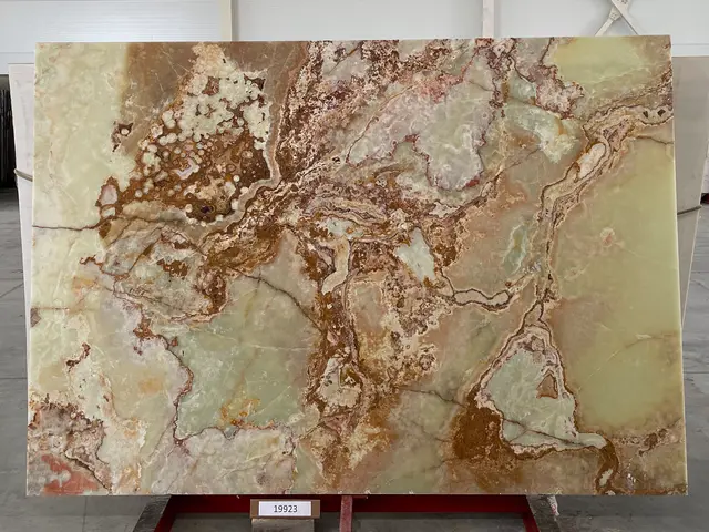 Слэб из оникса VERDE полированный 2650x1850x20 мм, код 19923