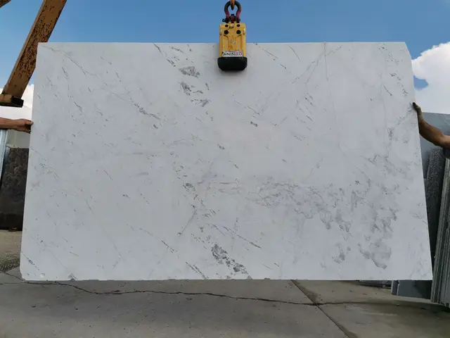 Слэб из мрамора VOLAKAS полированный 2700x1600x30 мм, код 14877