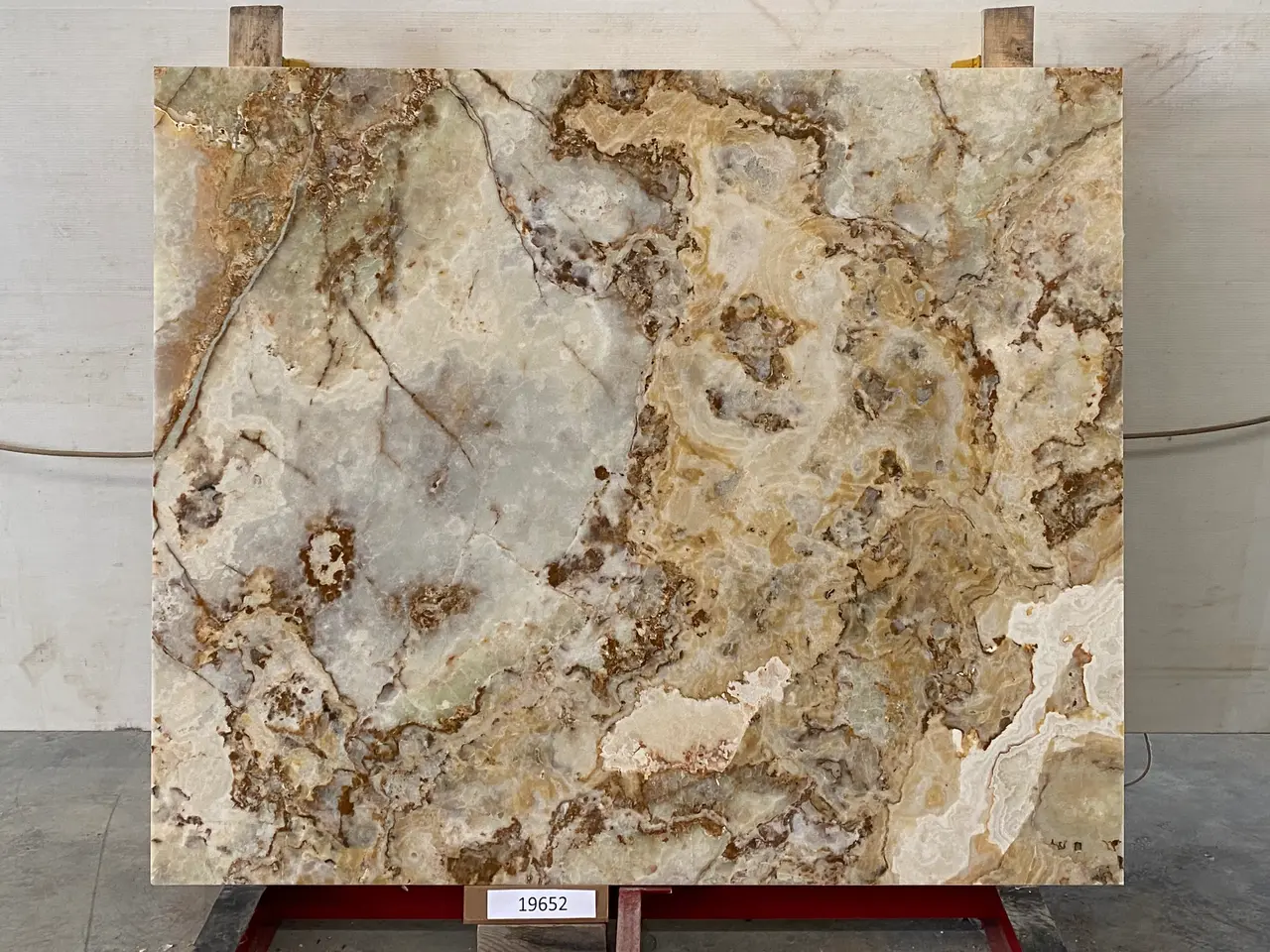 Слэб из оникса VERDE полированный 1900x1600x20 мм, код 19652