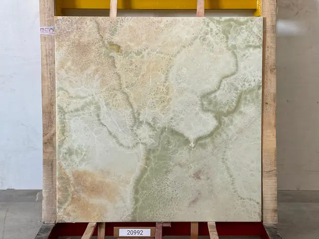 Слэб из оникса ONICE WHITE FLORENCE полированный 1400x1400x20 мм, код 20992