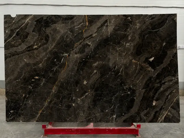 Слэб из мрамора SAINT PELAGIA полированный 3010x1860x20 мм, код 24502