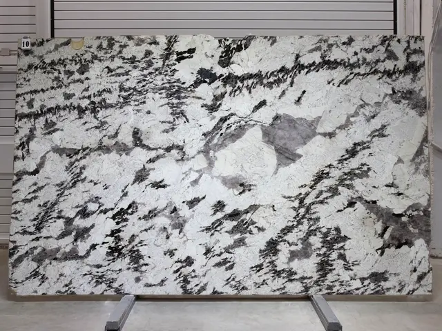 Слэб из кварцита TOURMALINE ICE полированный 3360x1990x20 мм, код 25716